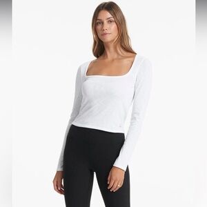 Like new - Vuori Sunrise Square Neck - size M